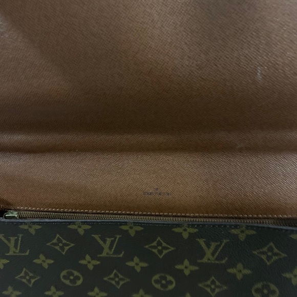 Louis Vuitton briefcase ambassador - Picture 5 of 13
